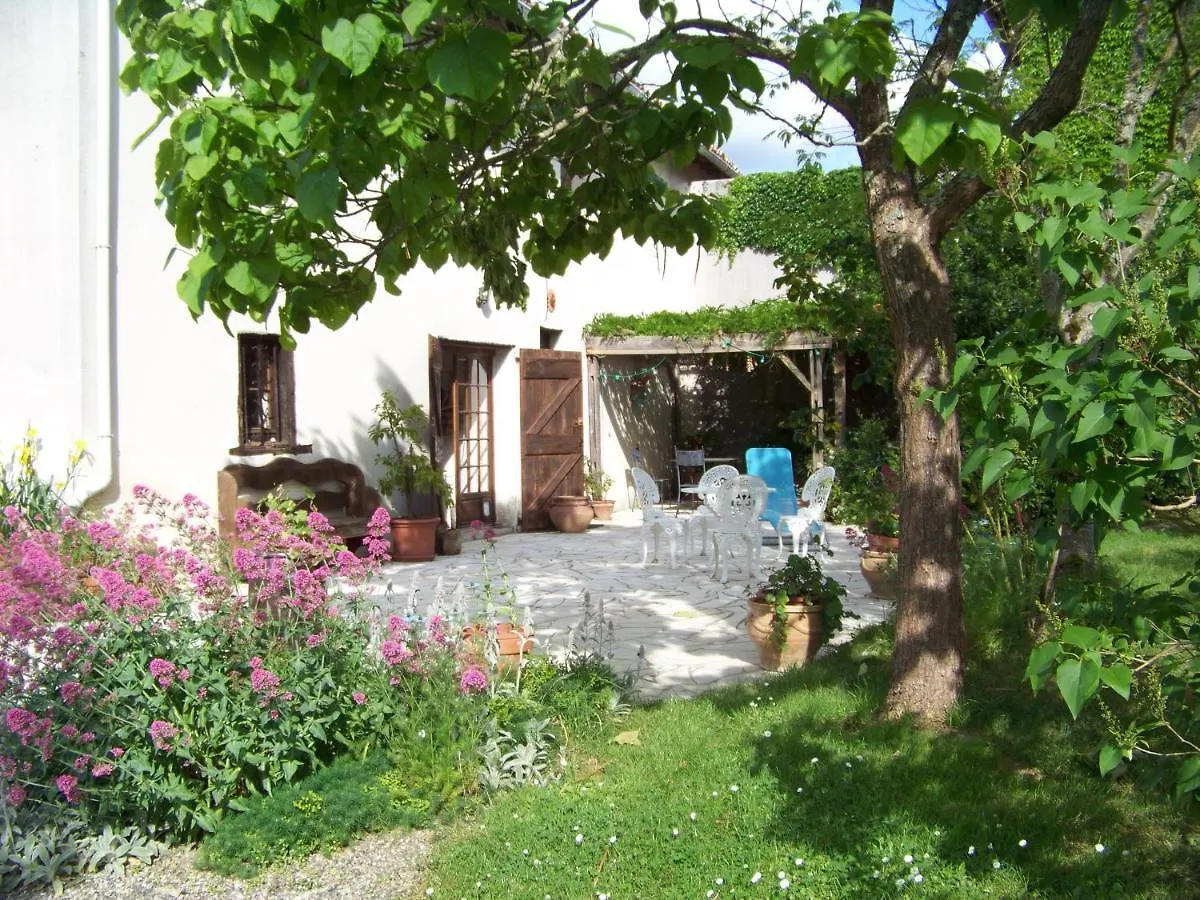 Grande maison atypique Le Burgaud