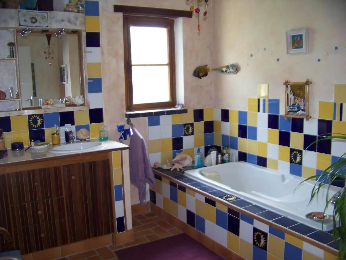 Séjour chez l'habitant Grande maison atypique Le Burgaud